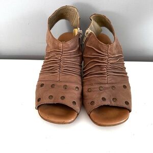 RIEKER  SANDAL size 7